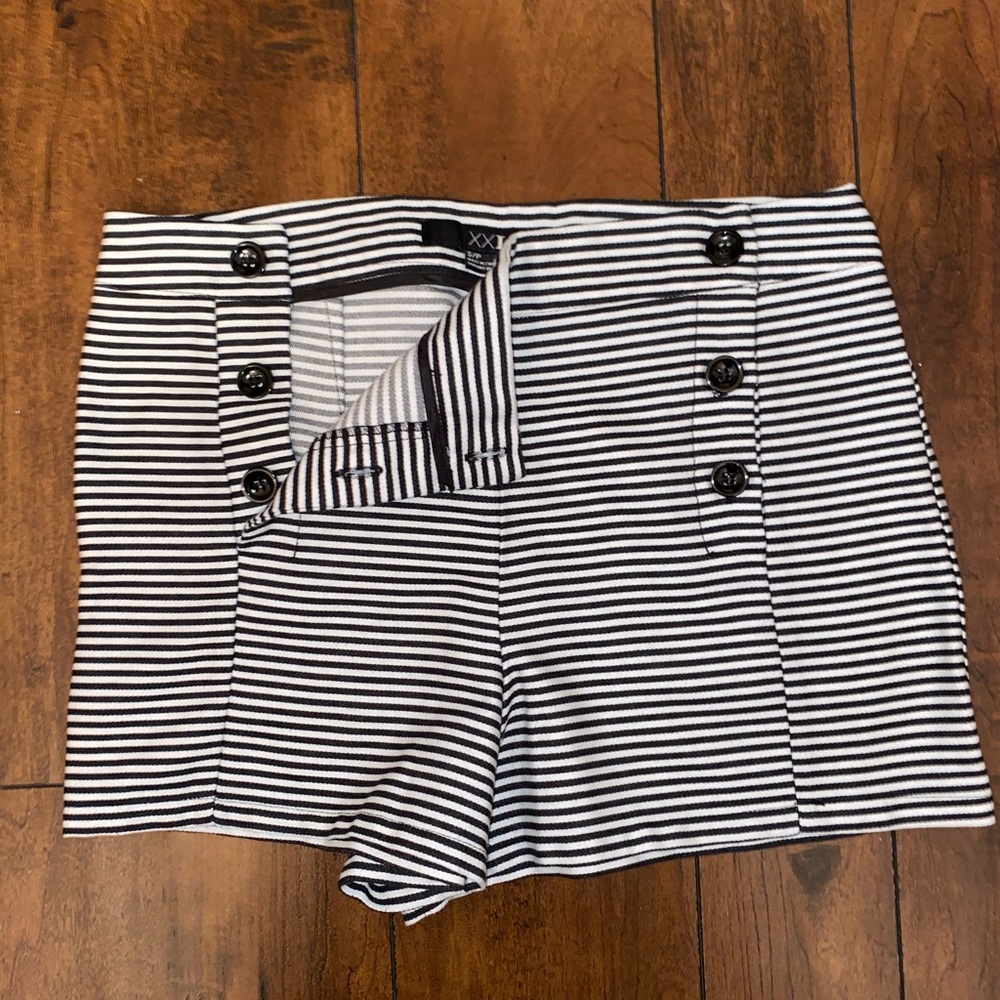 Black and White Striped Short - Picture 3 of 5